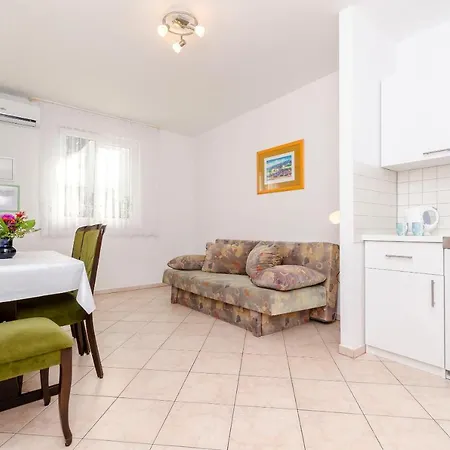 Mate Apartment *