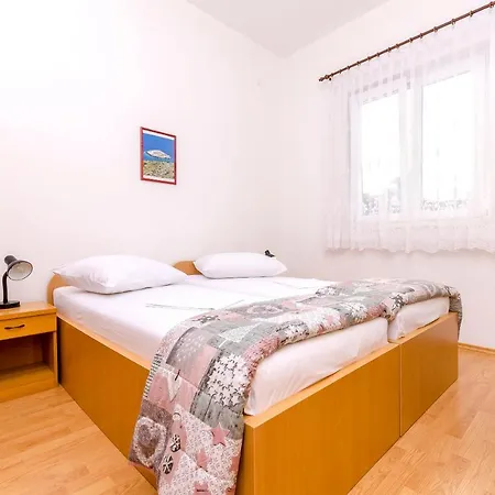 Apartment Mate *